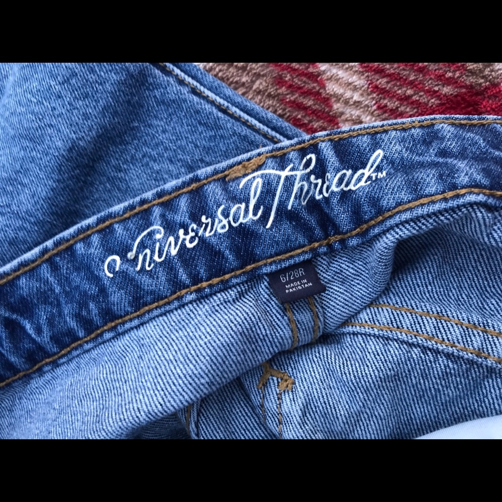 Universal Thread Distressed Jeans - Picture 8 of 10